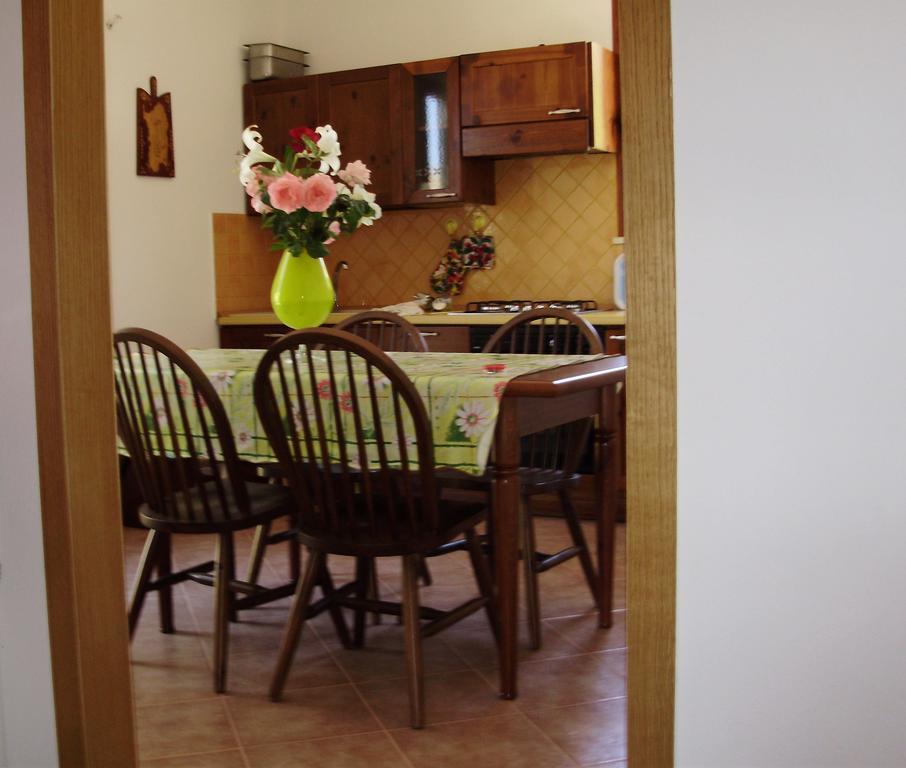Artistika Golden Apartment Capitana Ruang foto